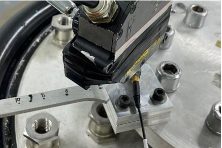 发动机叶片振动疲劳性能的探测与研究--某单位使用汉航NTS.LAB VCS进行叶片振动疲劳试验